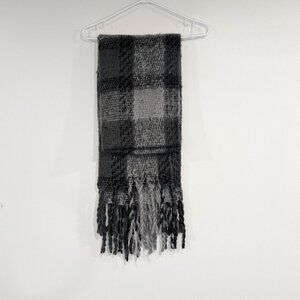 Steve Madden Chunky Woven Plaid Scarf Grey Black